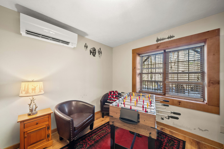 Interior 2, 5 Bears Cabin Wooded Cabin With hot Tub, Arcade Games, Pool Table, Fire pit, Watauga