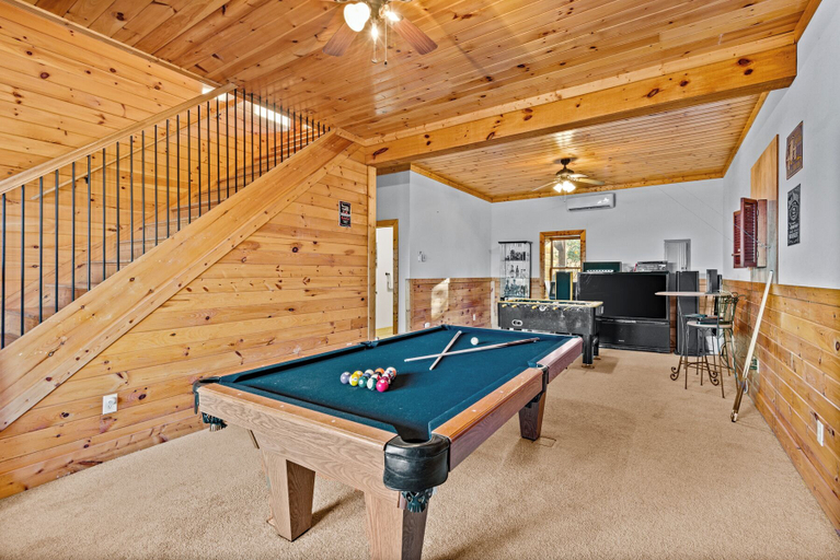 Interior 2, Beech Mountain Breeze - Views, pet Friendly, hot Tub, Sleeps 14, Watauga