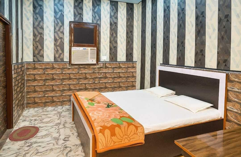 Room 3, J.P. Hotel, Kanpur Nagar