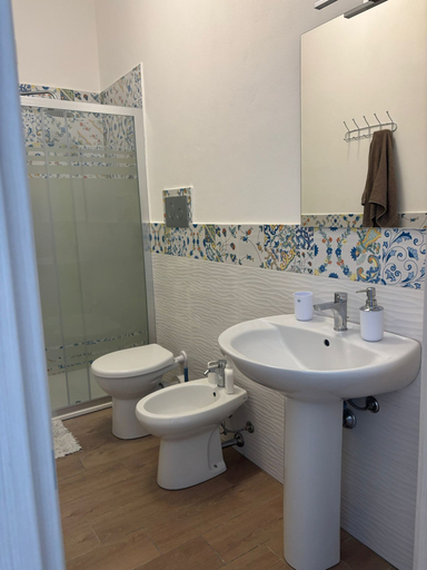 Bathroom 4, Villa Lina, Agrigento