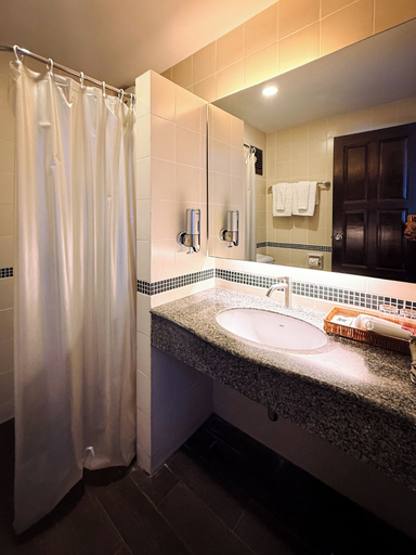 Bathroom 5, The Holiday Resort Pattaya, Pattaya