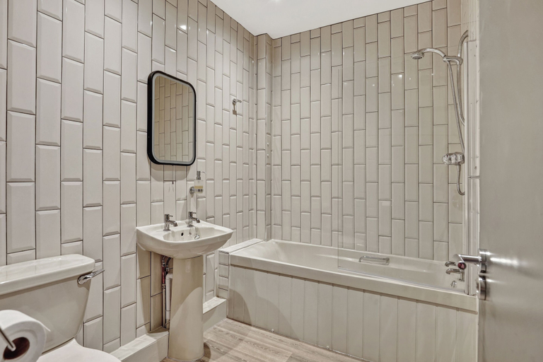 Bathroom 3, The Lambton, Durham