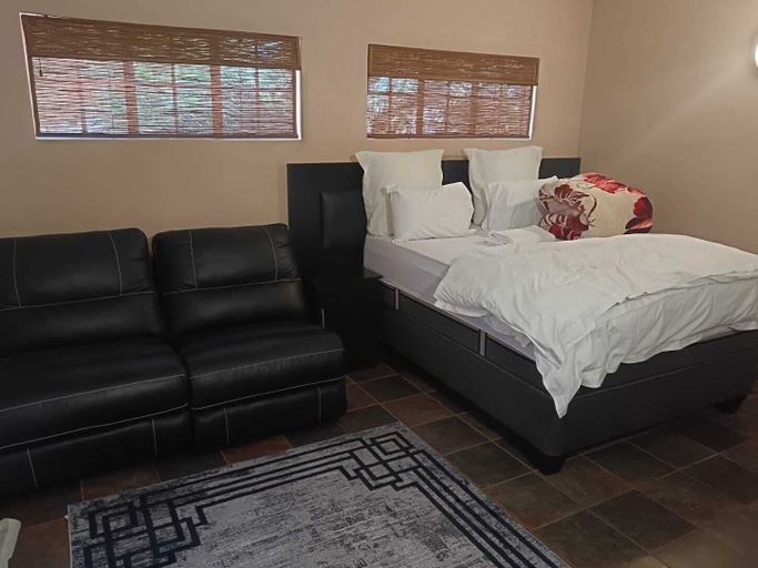 Room 5, One love suites, Waterberg