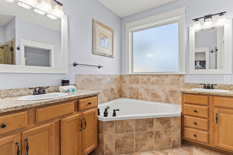 Bathroom 2, Sea Breeze - Dog Friendly 3BR 2BA Beach House, Beach Access, Bay