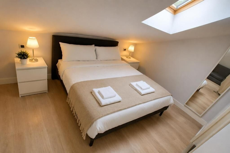 Room 3, Penthouse Salamanca, Madrid