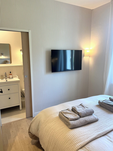 Room 4, Le Clos des Berges de l'Ain, Ain