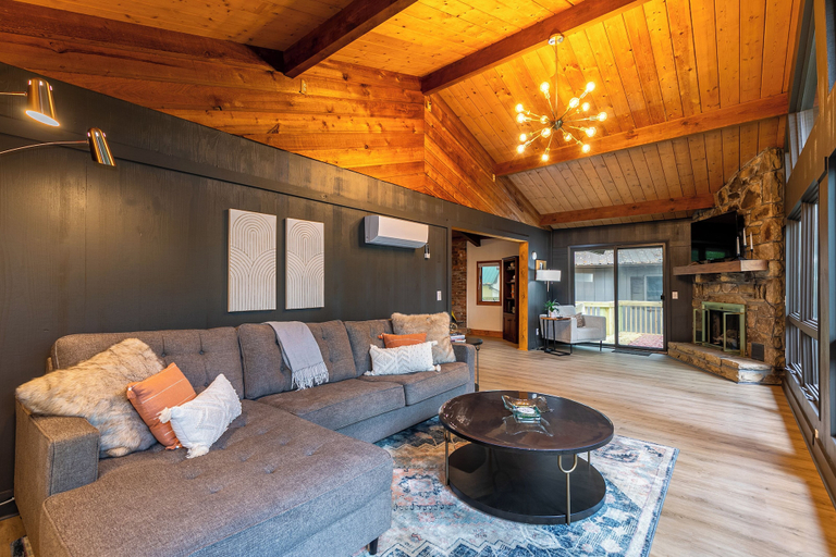 Interior 2, Blue Ridge Retreat at Linville Land Harbor, Avery