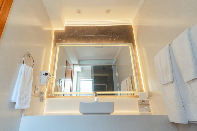 Bathroom 4, Hotel Alles Blau, Pelotas
