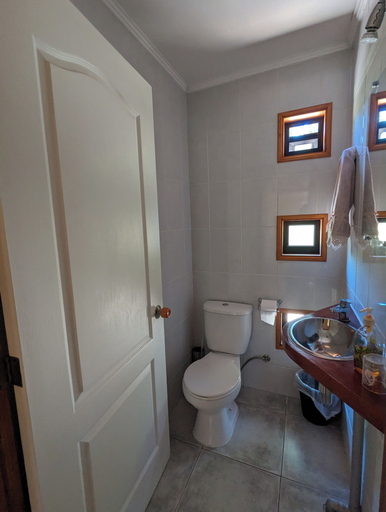Bathroom 3, Kari Mapu Park, Cautín