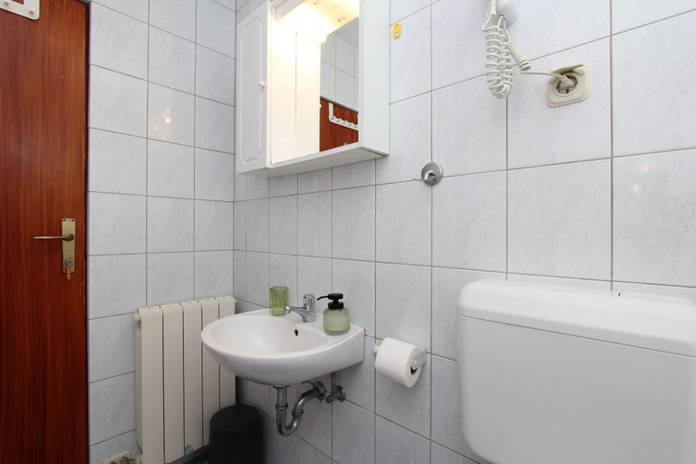 Bathroom 4, Rooms and Studio Salvi, Rovinj