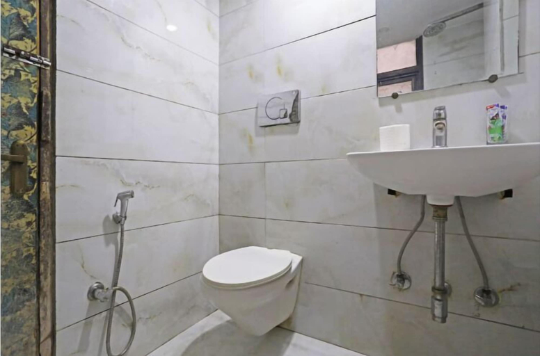 Bathroom 4, Hotel Ratandeep @ Paharganj, Delhi