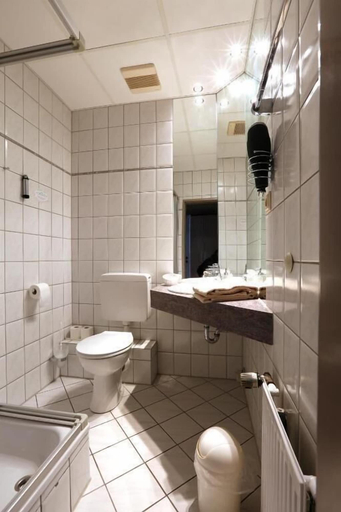 Bathroom 4, Hotel Stadt Kamen, Unna