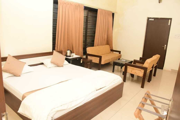 Room 4, Unwind Resort, Dewas