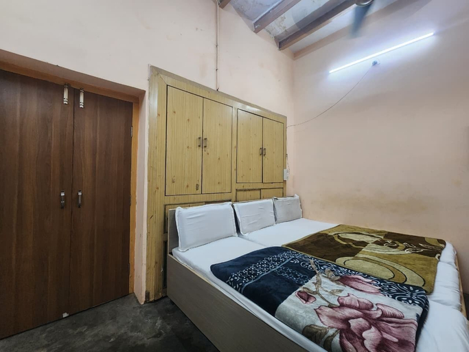 Room 4, Hotel Jannat Palace Near Jama Masjid, Delhi