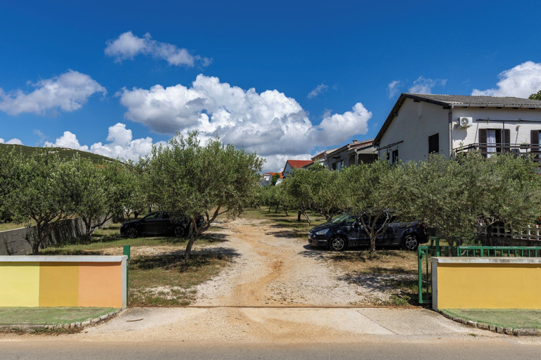 Parking, Family Resort Santa Maria II Room 201, Novalja