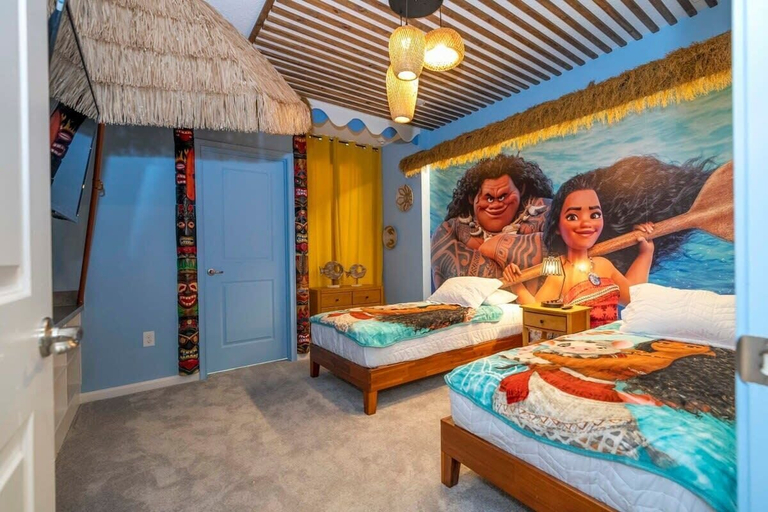 Room 3, Themed 12br Paradise Villa Private Pool & Game Room, Orange