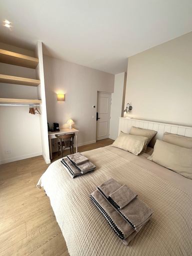 Room 5, Le Clos des Berges de l'Ain, Ain