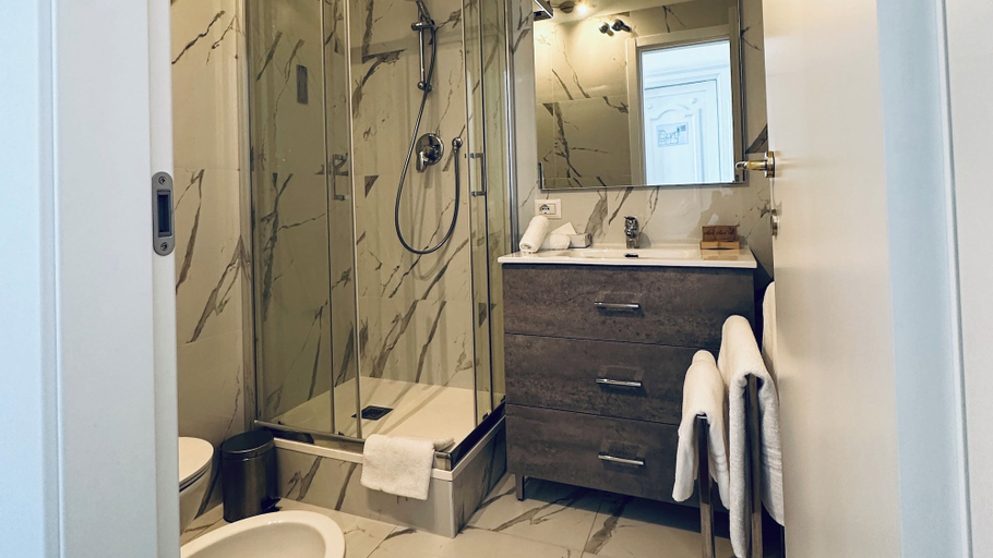 Bathroom 5, Terrazza Urania, Rome