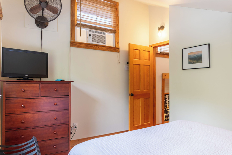Interior 3, Skyline Escape Stunning Long Range Views, Hot Tub, Firepit, Lawn Games, Watauga