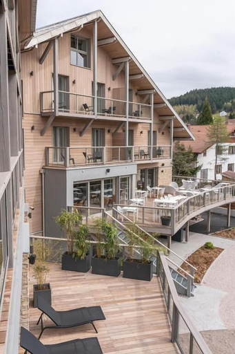 Outdoor dining, Hôtel Interlaken Lounge Bar & SPA, Vosges