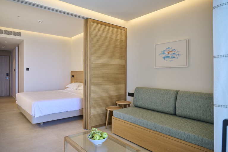 Room 5, Sunrise Emerald