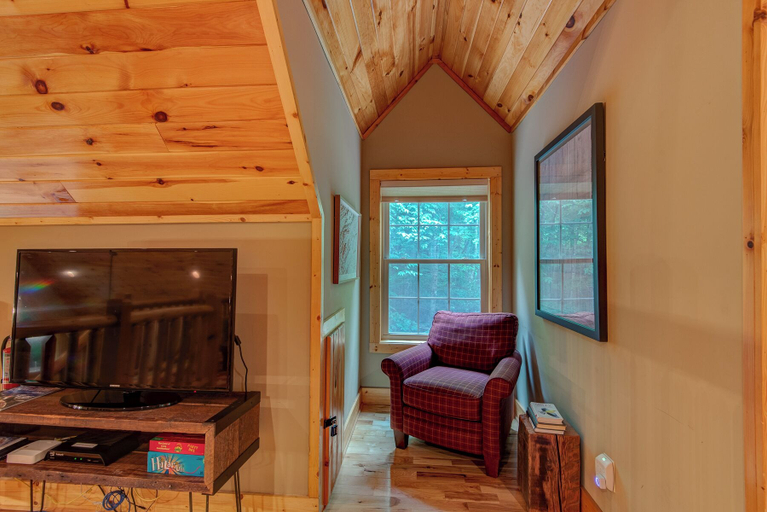 Interior 2, Beech Creek Cabin, Watauga