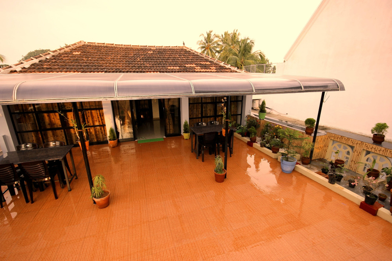 Outdoor dining 5, Seaview Apartments, Ernakulam
