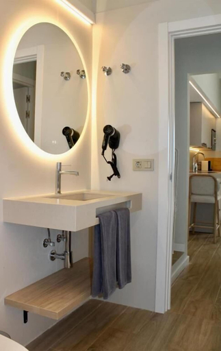 Bathroom 3, Makai Bungalows, Las Palmas