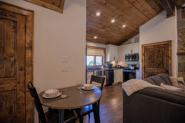 Interior 5, Breezeway Lodge at Eagles Nest, Avery