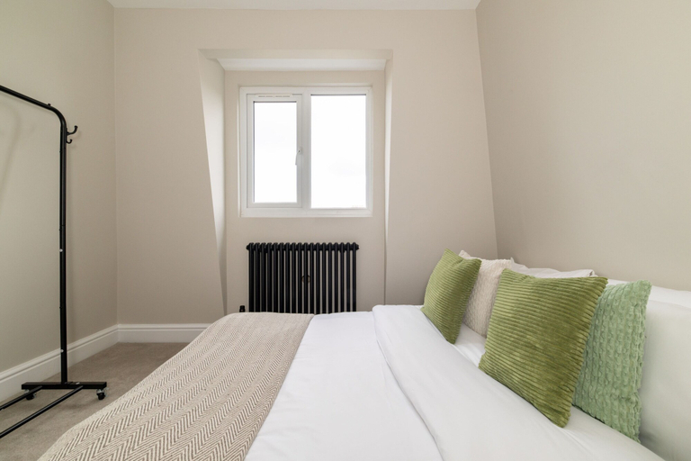Room 5, Emerald & Oak near Greenwich, London