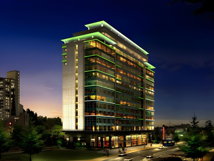 Exterior & Views