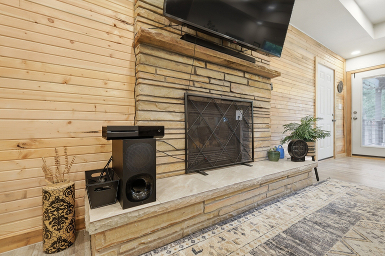 Interior 3, Modern Farmhouse 3br Tulsa Oasis 3 Bedroom Home, Tulsa