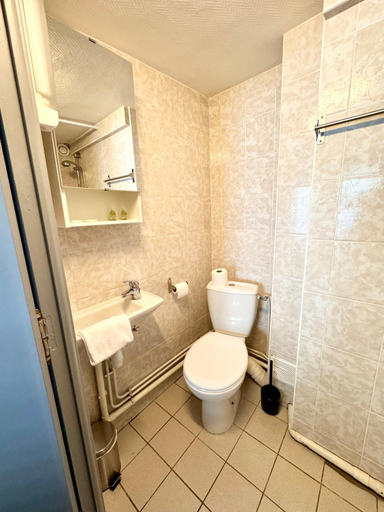 Bathroom 2, L’ESPERANCE, Yvelines
