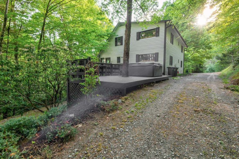 Interior 4, Paws A While - Hot Tub, Pool Table, Firepit, Watauga