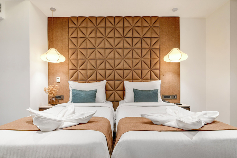 Room 2, Kzar Central, Kolkata