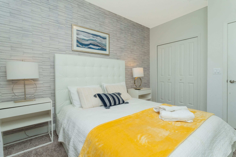 Room 2, Spacious Townhouse w/ Pool Near Disney Attractions, Polk