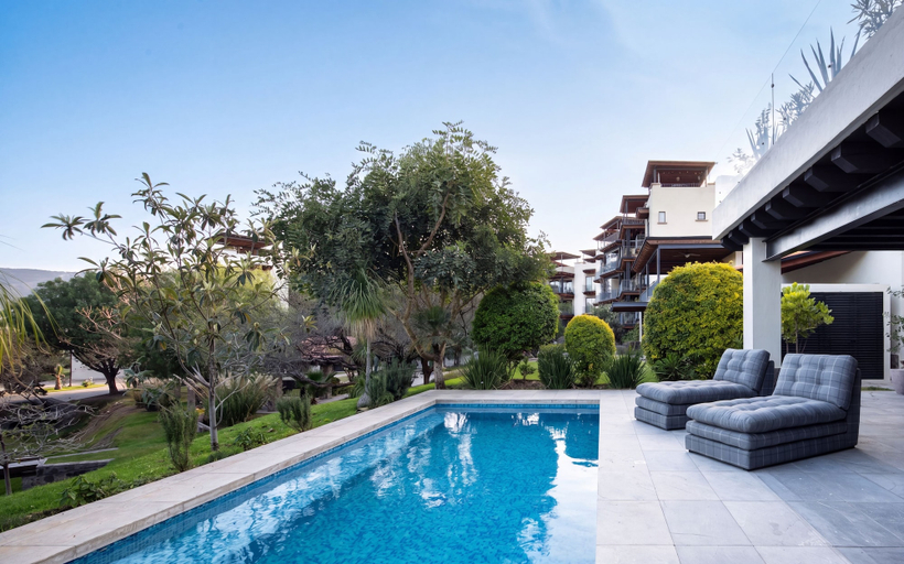 Pool 2, Escape to Private & Safe 5Bed with Pools, Allende