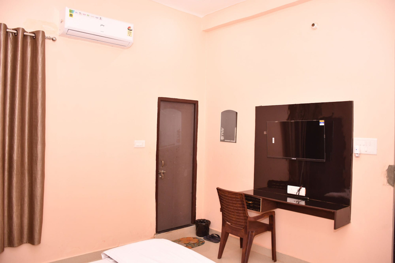 Room 3, Shree Ram Shabd Guest House, Faizabad
