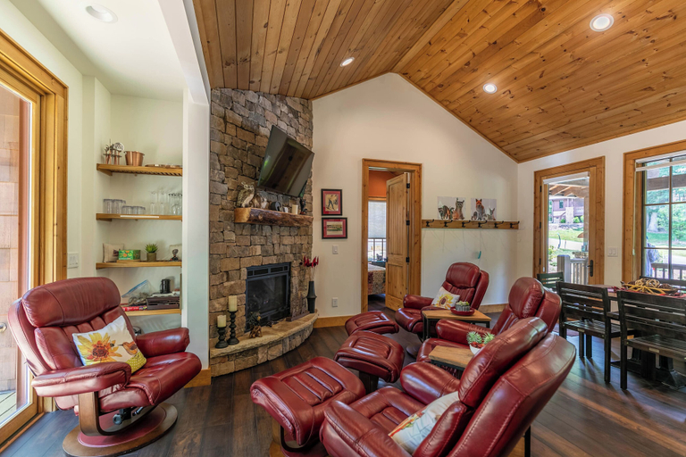 Interior 2, Carolina Wren Cottage, Watauga
