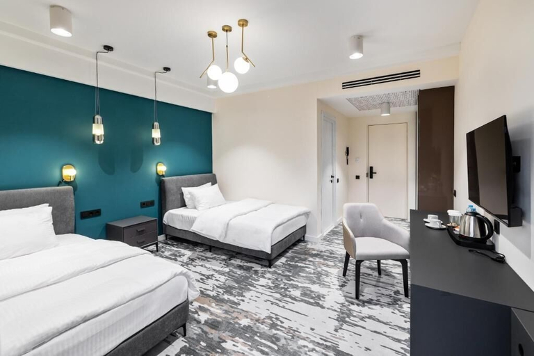 Room 3, Nouvelle Hotel, Oni