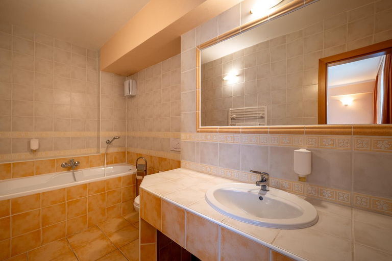 Bathroom 3, Hotel Boboty, Žilina