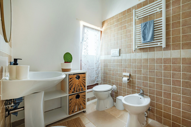 Bathroom 4, Trullo Conosolo With Pool, Taranto