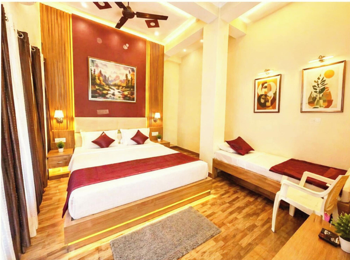 Room 4, Premium Hotel Girish Heritage Stay, Garhwal