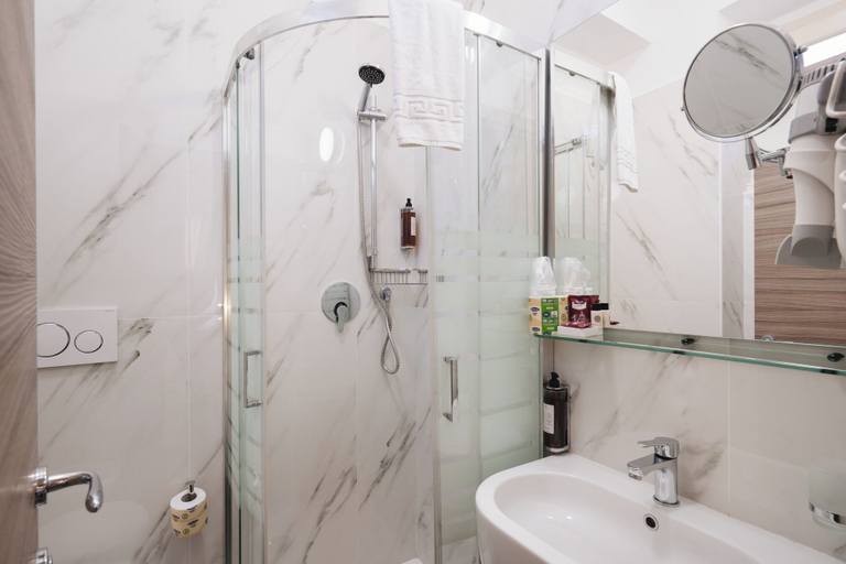 Bathroom 2, Affittacamere Centro Cavour, Rome