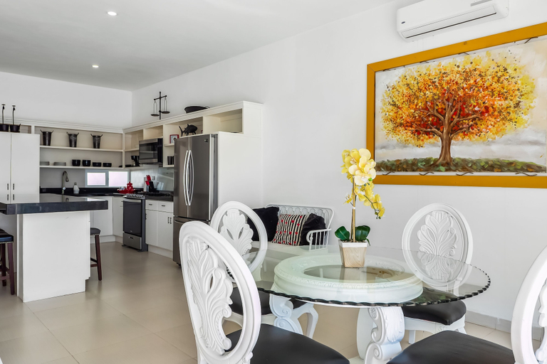 Dining 5, Bright Dog-friendly Villa With Beach Views, Private Patio, Outdoor Pool, Kitchen, Tijuana