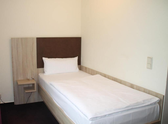 Bedroom 3, Hotel Stadt Kamen, Unna