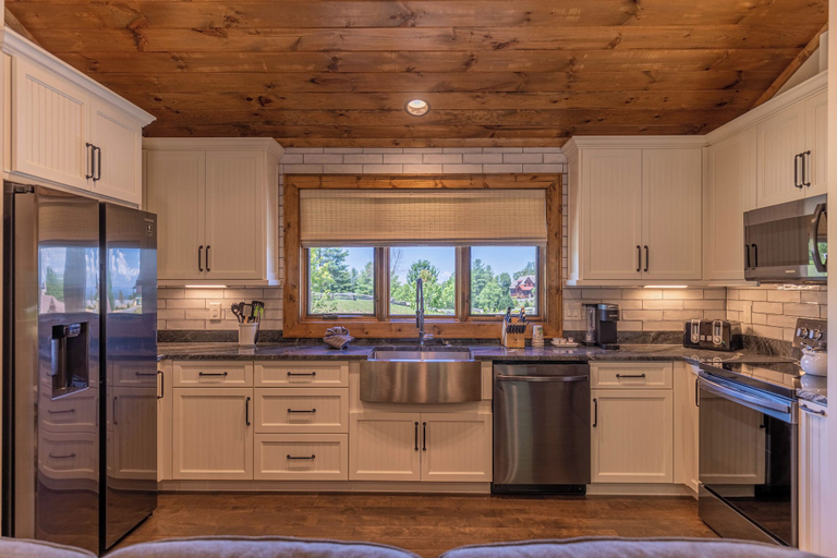 Interior 3, Breezeway Lodge at Eagles Nest, Avery