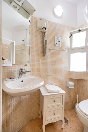 Bathroom 4, Hotel Labelle, Rome
