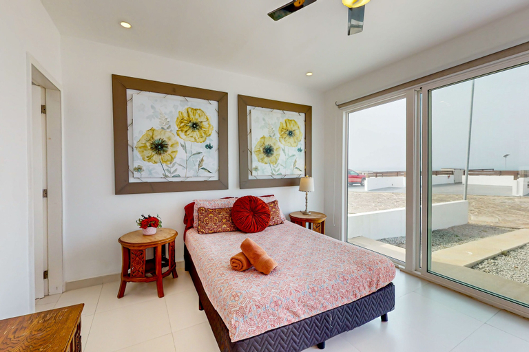 Room 5, Dog-friendly Villa With Heated Outdoor Pool, Hot Tub, Streaming, Partial Views, Tijuana