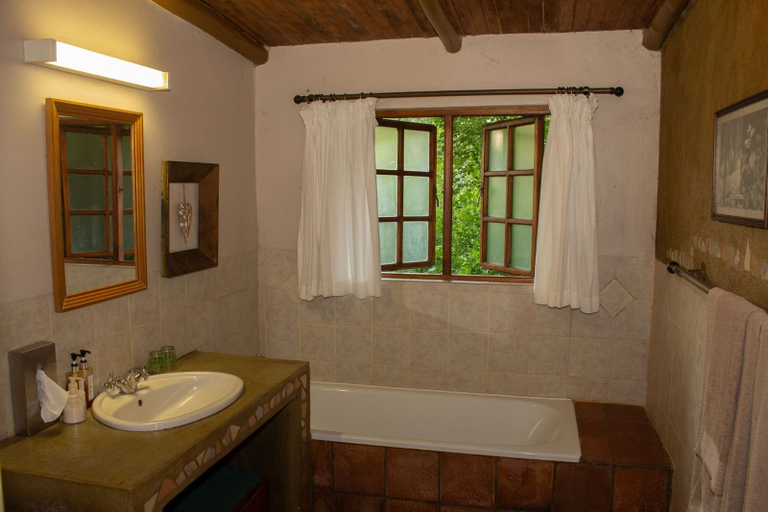 Bathroom 4, Old Joe's Kaia, Ehlanzeni